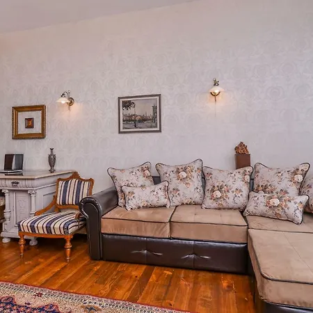 Elegant & Authentic, One Bedroom Apartment, National Palace Of Culture View * Sofia