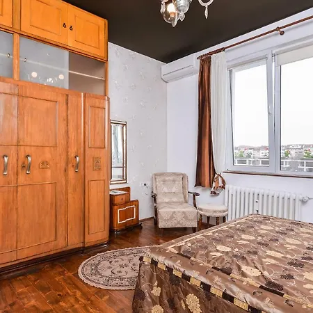 Elegant & Authentic, One Bedroom Apartment, National Palace Of Culture View Sofia