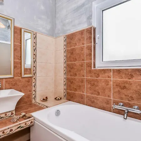 Elegant & Authentic, One Bedroom Apartment, National Palace Of Culture View 아파트 *